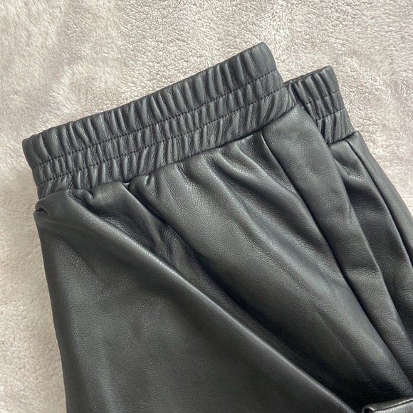 BNWT Faux-leather jogger style pant size xxl long - Picture 2 of 9